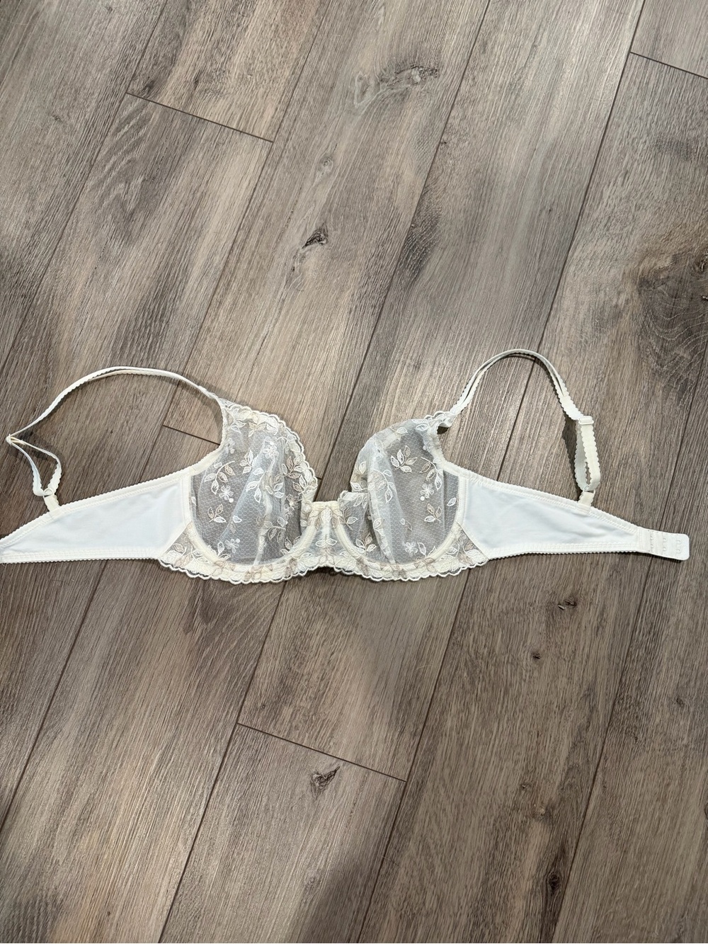 Wacoal Sheer Lace Underwire Bra in Ivory/Cream
